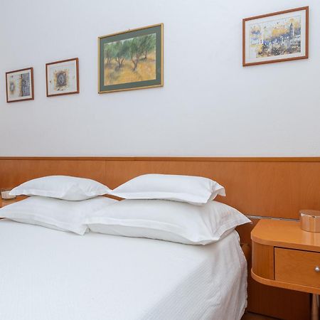 Apartments Sokol Makarska Exterior foto