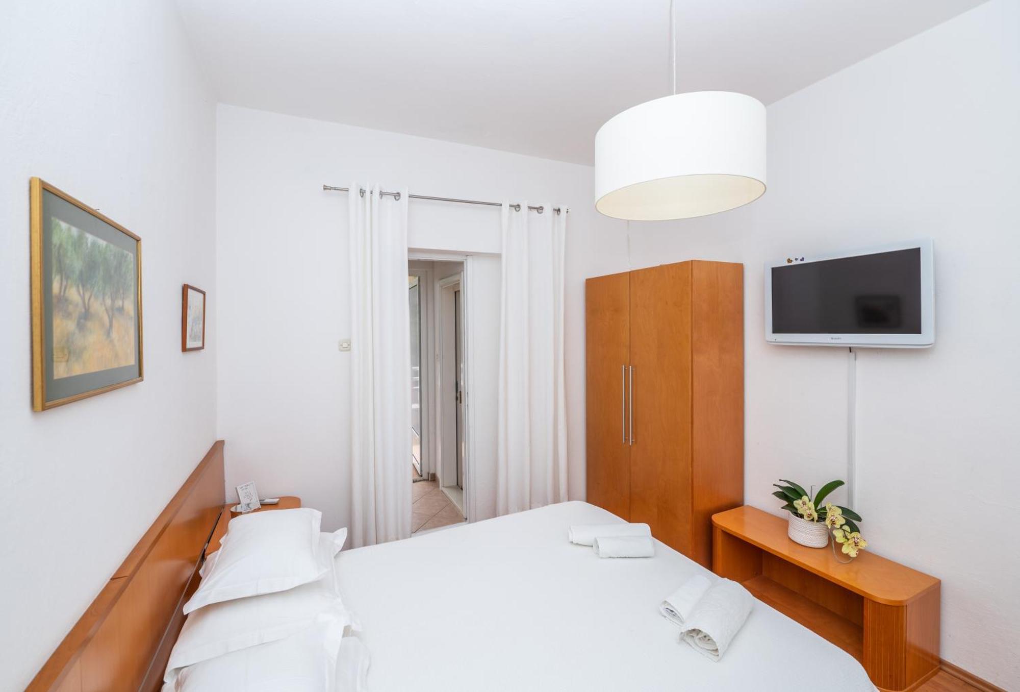Apartments Sokol Makarska Exterior foto