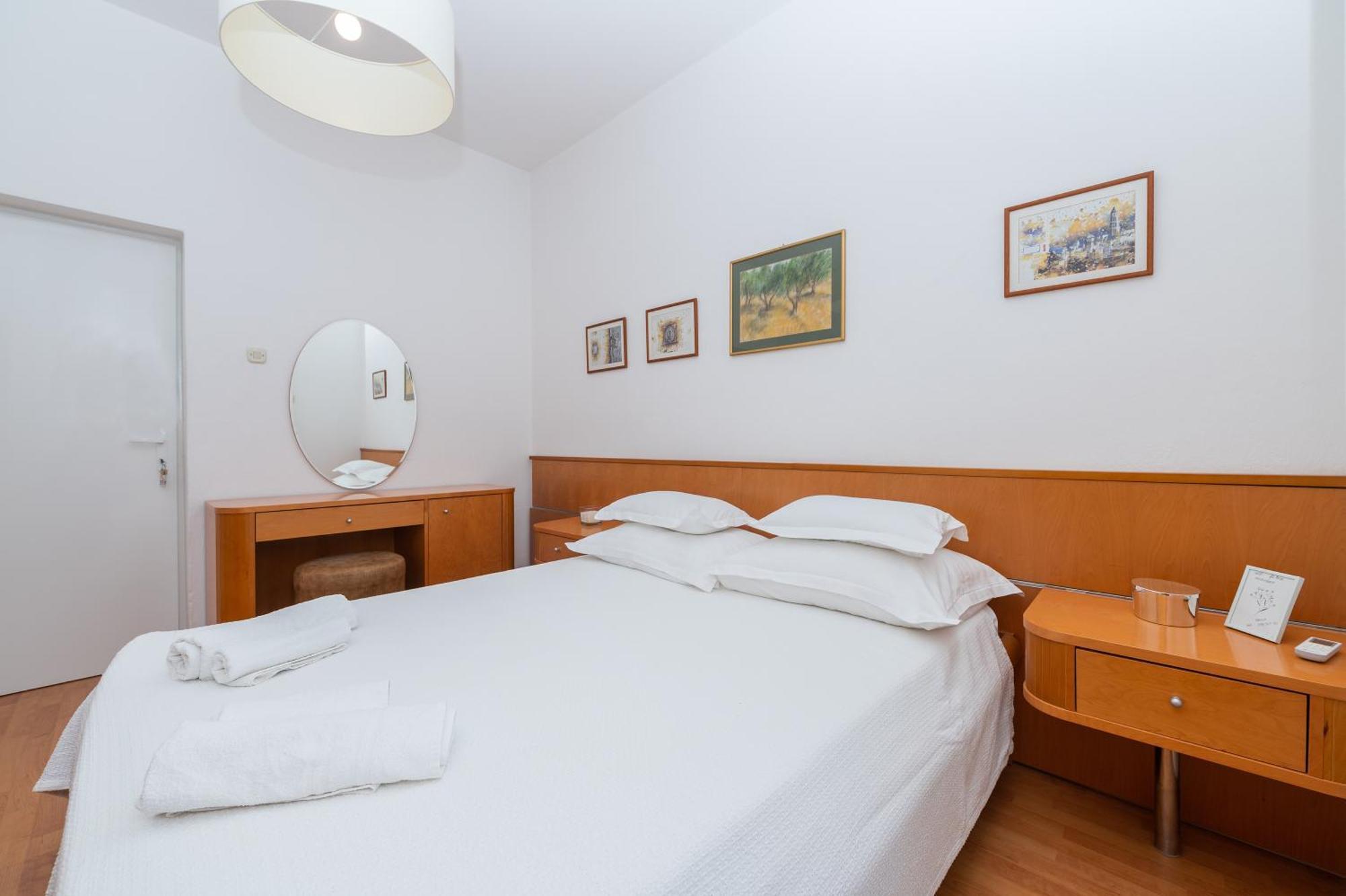 Apartments Sokol Makarska Exterior foto