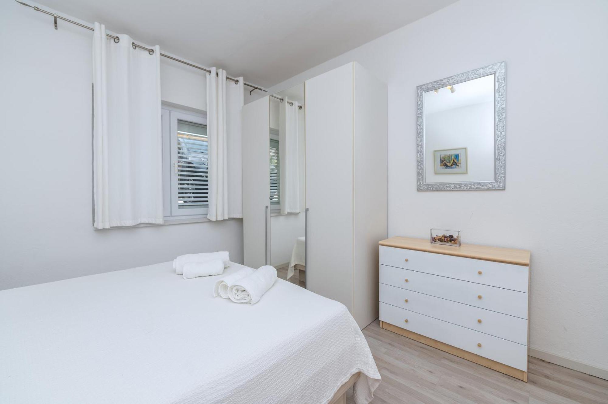 Apartments Sokol Makarska Exterior foto