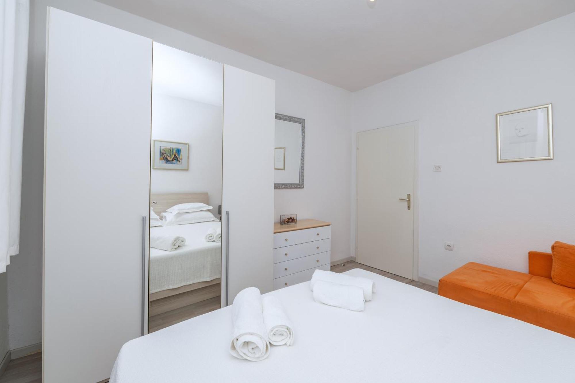 Apartments Sokol Makarska Exterior foto
